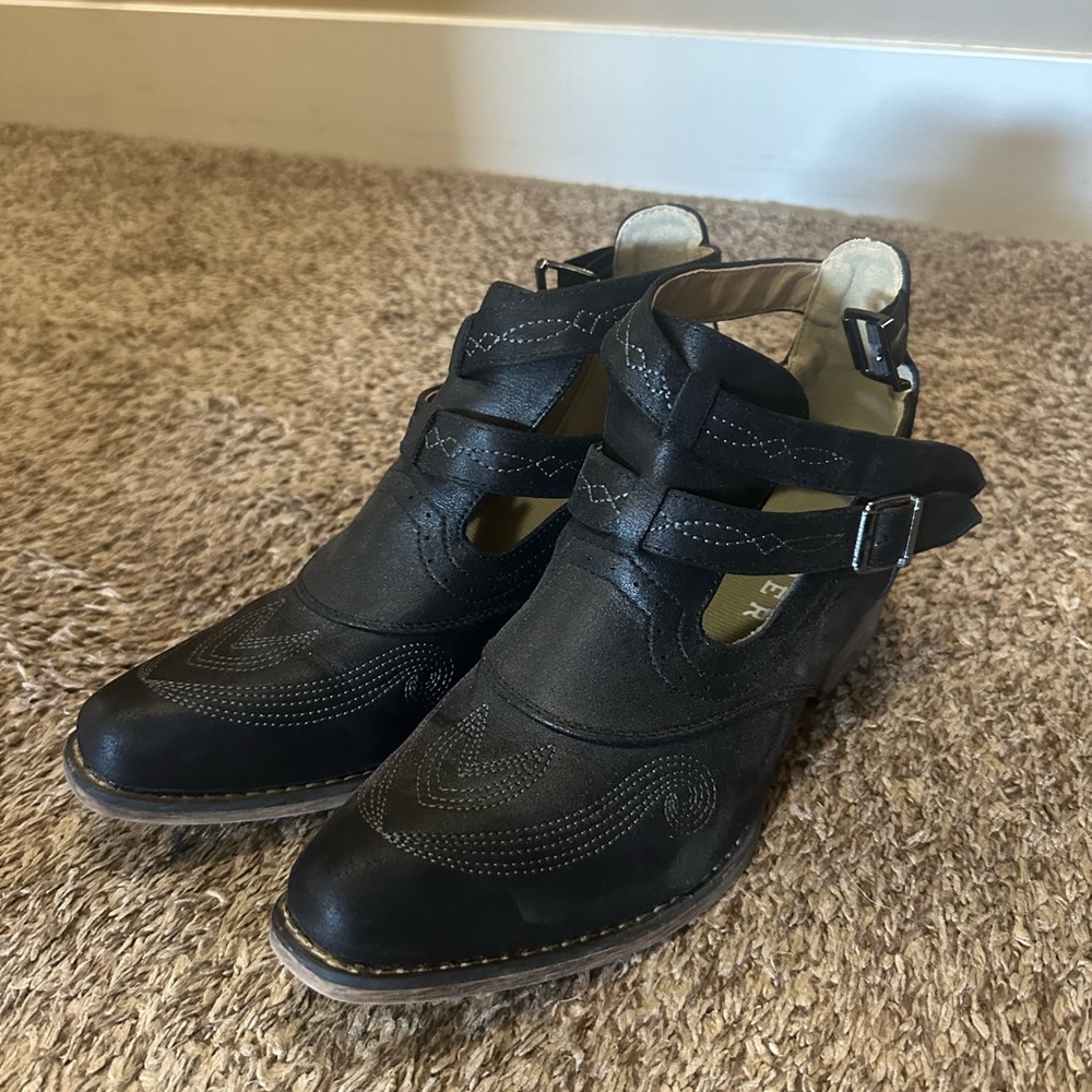 Black Roper booties